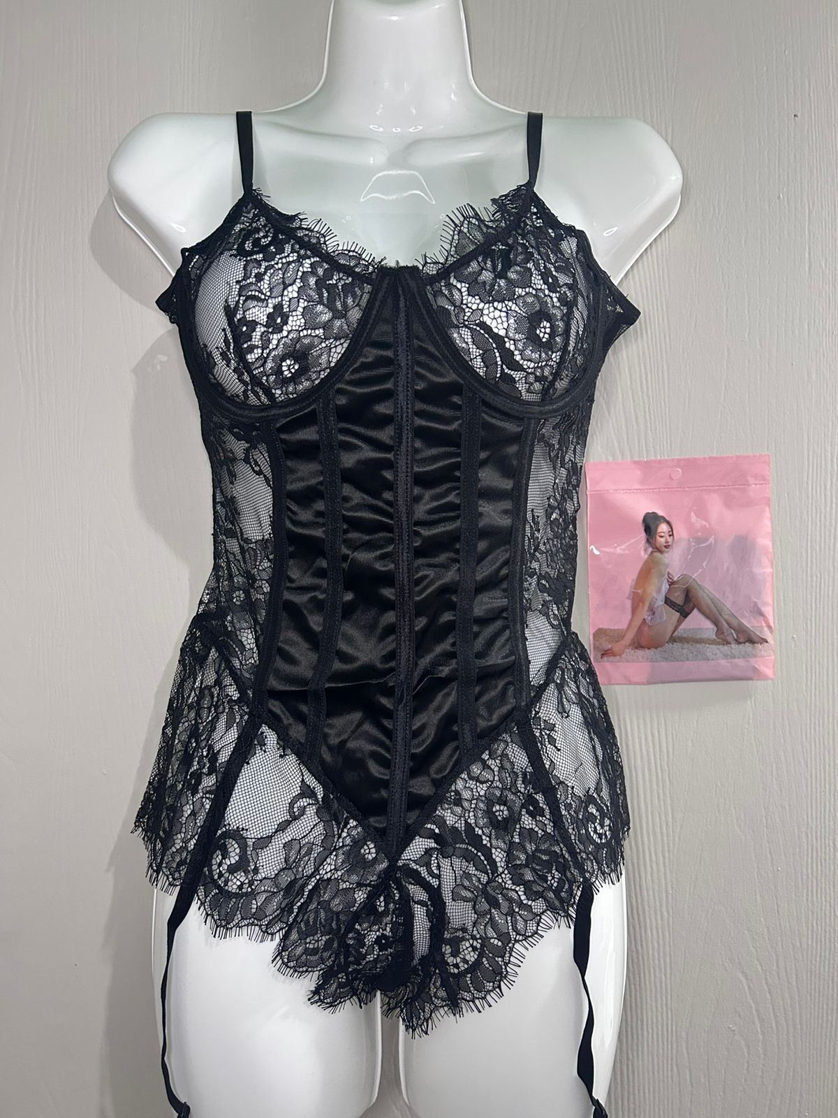 Conjunto Tipo Lencería Negra de Encaje – Disfraz Adulto