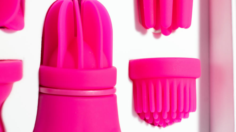 CARESS Revolucionario Estimulador Clitoria