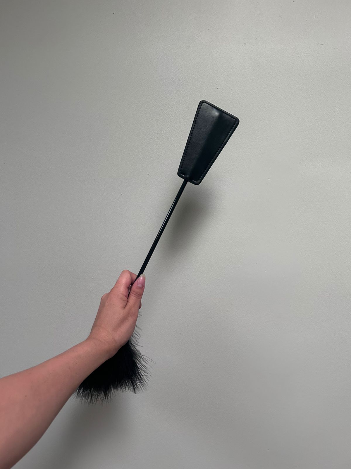 Fusta negra con plumas