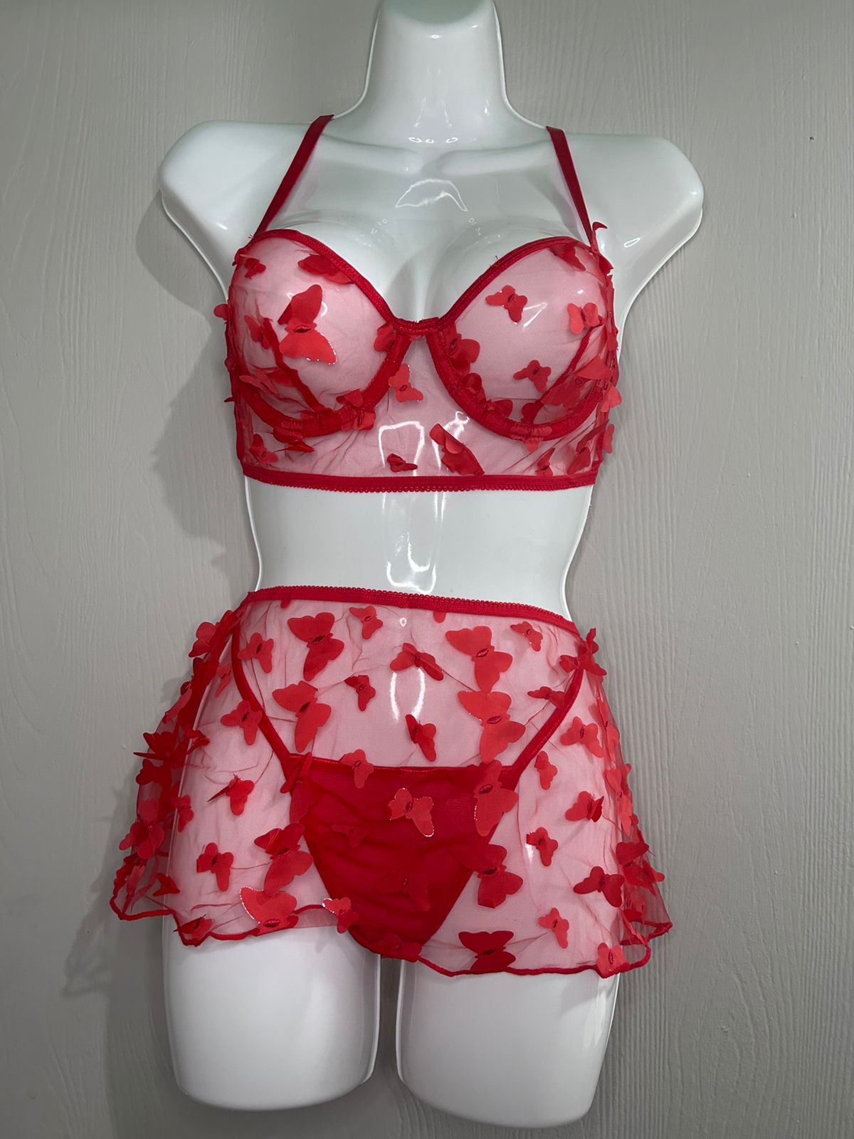 Conjunto Sensual Rojo con Falda de Tul y Detalles Bordados – Cosplay Adulto