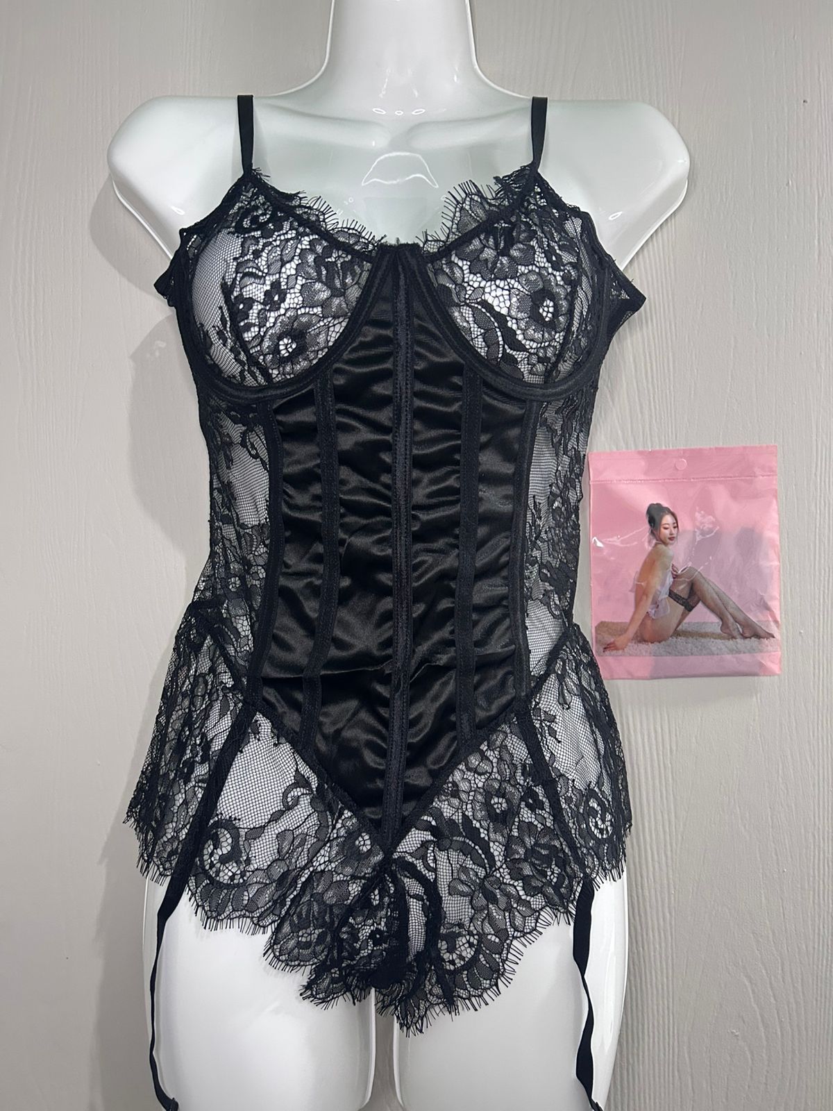 Conjunto Tipo Lencería Negra de Encaje – Disfraz Adulto