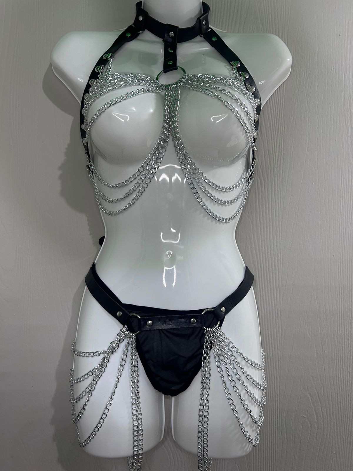 Lencería Sexy Arnés Mujer con Cadenas – Set Erótico Fetish Chile