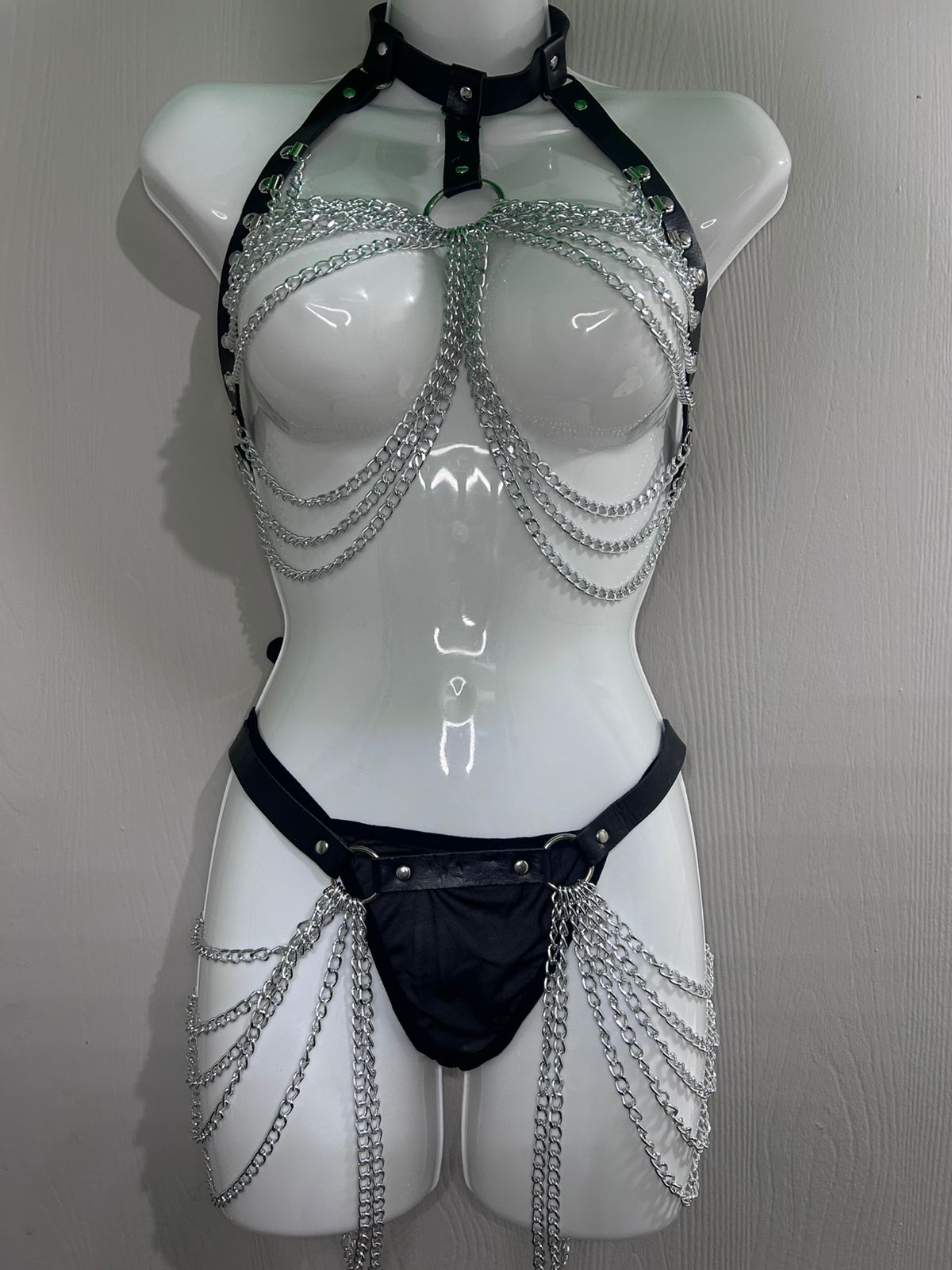 Lencería Sexy Arnés Mujer con Cadenas – Set Erótico Fetish Chile